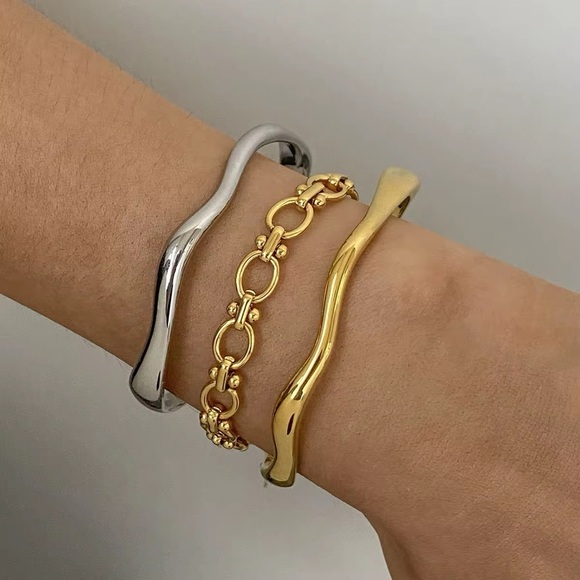 18K Gold Plated Chain Bracelet - Picture 3 of 5